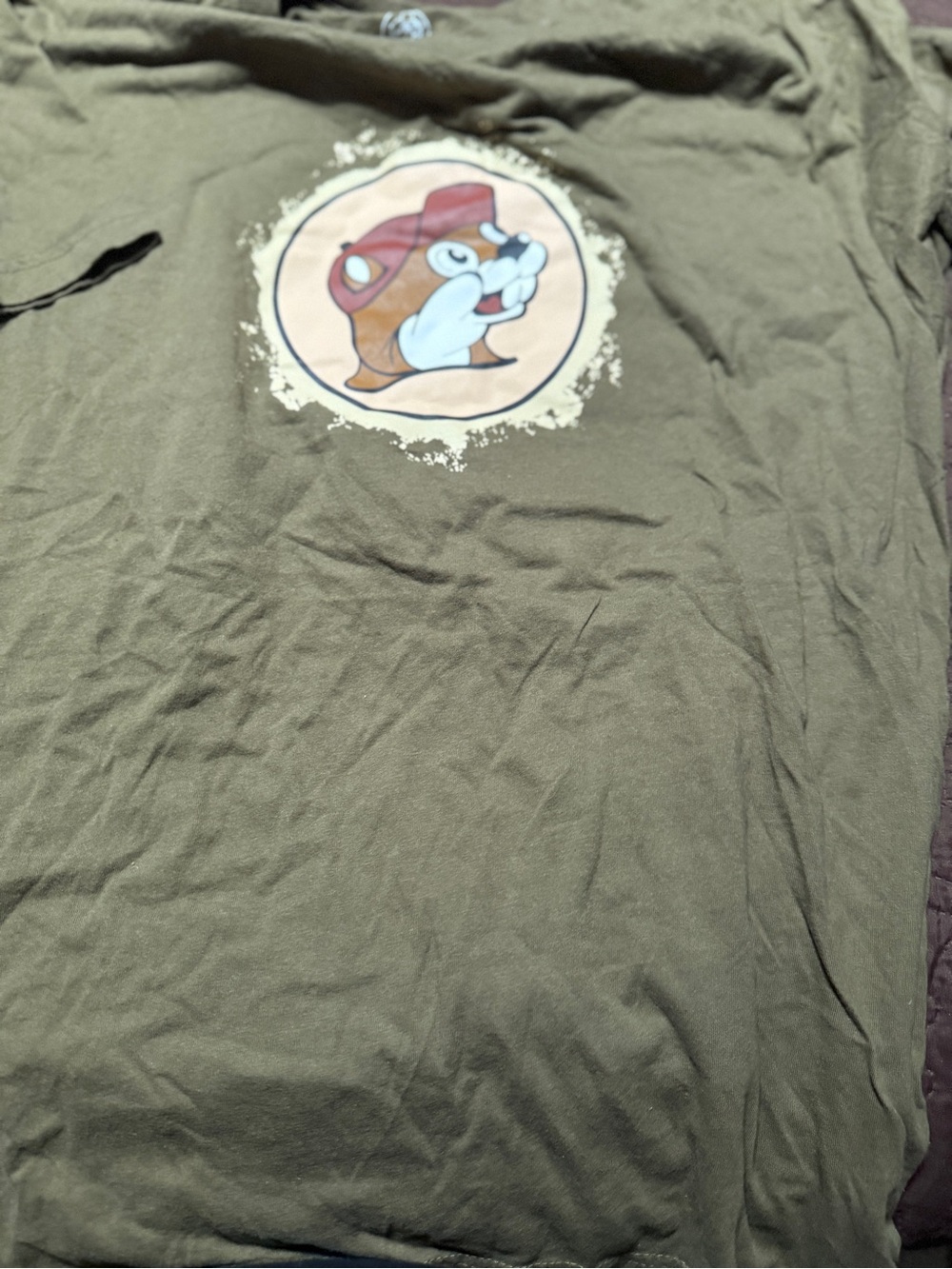 Men's Short Sleeve buc-ee’s Graphic Tee - Olive with Cartoon Patch